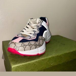 This is Rhyton Mixed Medi GG Cnvs Sneakers